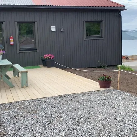 Bedehuset Basecamp Senja Hotel Skaland Exterior photo