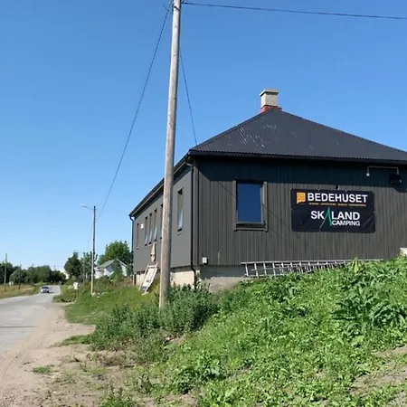 Bedehuset Basecamp Senja Hotel Skaland Exterior photo