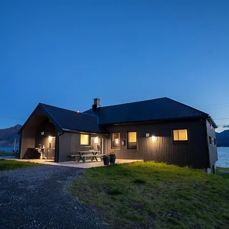 Bedehuset Basecamp Senja Hotel Skaland Exterior photo